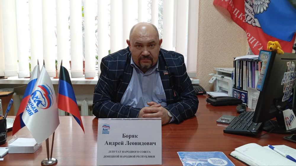 Елена Синецкая: Сегодня, 26 марта, депутат Народного Совета Донецкой Народной Республики Андрей Боряк провёл приём граждан в рамках работы общественной приёмной Всероссийской политической партии «Единая Россия» в Калининском...