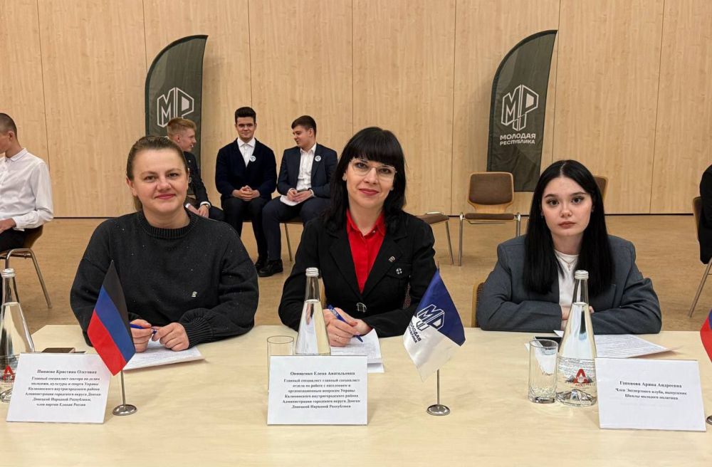 Елена Синецкая: В ГБУ ДНР "ЦРМИР" при поддержке Управы Калининского внутригородского района Администрации городского округа Донецк и Калининского штаба МР МГЕР ДНР был проведён дебатный турнир "Лига Ораторов"