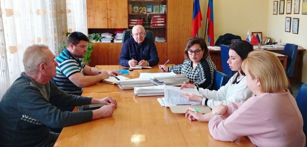 Наталья Бегуненко: Сегодня, 26 марта, первый заместитель руководителя Управы Петровского внутригородского района Администрации городского округа Донецк Плахутин Юрий Иванович провёл заседание комиссии по разрушению жилья в...