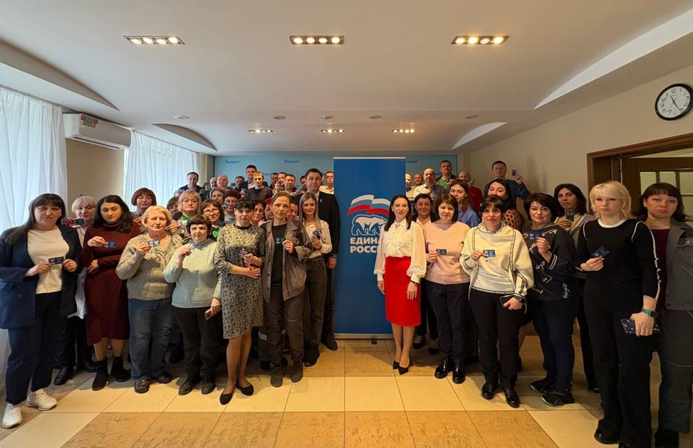 Вручение партийных билетов