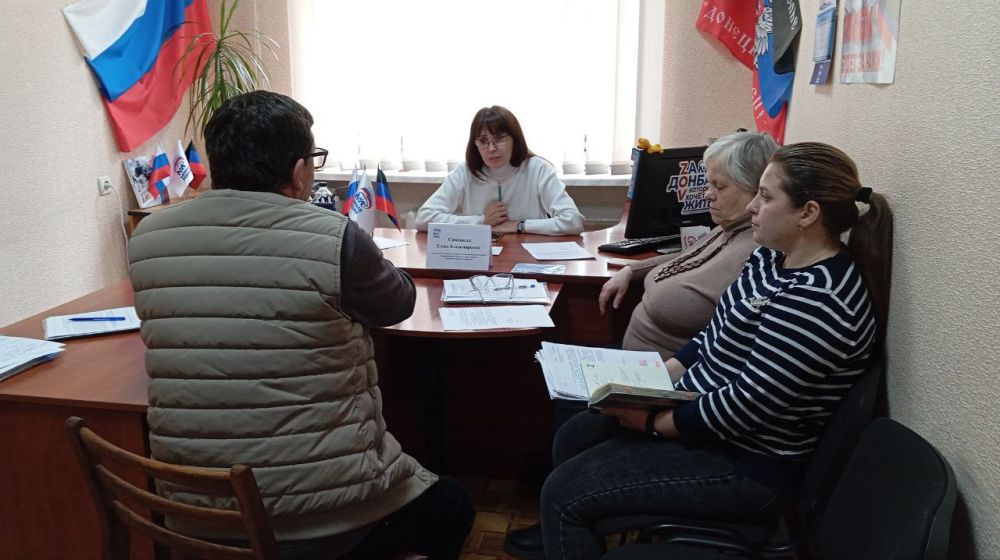 Елена Синецкая: Сегодня, 27 марта, провела приём граждан в общественной приёмной Всероссийской политической партии «Единая Россия» Калининского внутригородского района города Донецка