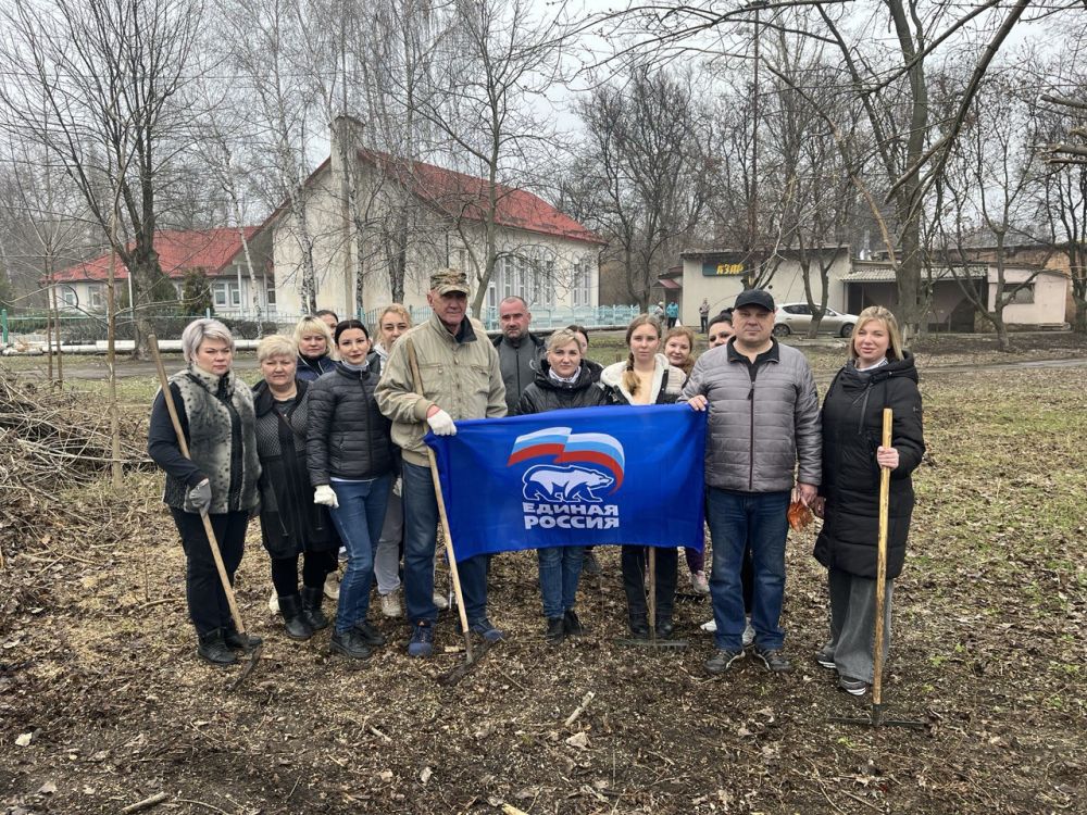 Елена Рязанцева: Сегодня, 27 марта, в рамках проекта Всероссийской политической партии «Единая Россия» «Городская среда» , акции "Чистый четверг" сотрудники организаций, учреждений, предприятий Пролетарского района убирали...