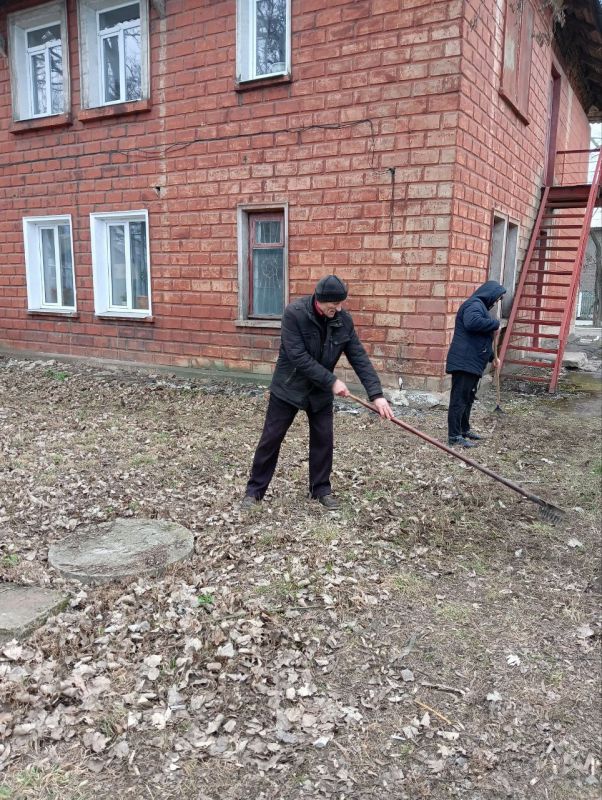 Юрий Будрин: Сегодня, 27.03.2025, в рамках проекта «Городская среда», реализуемого Всероссийской политической партией Единая Россия сотрудники МБУ ДО "Школа искусств № 5 г. Донецка", МБУ ДО "Школа искусств № 7 г. Донецка"...