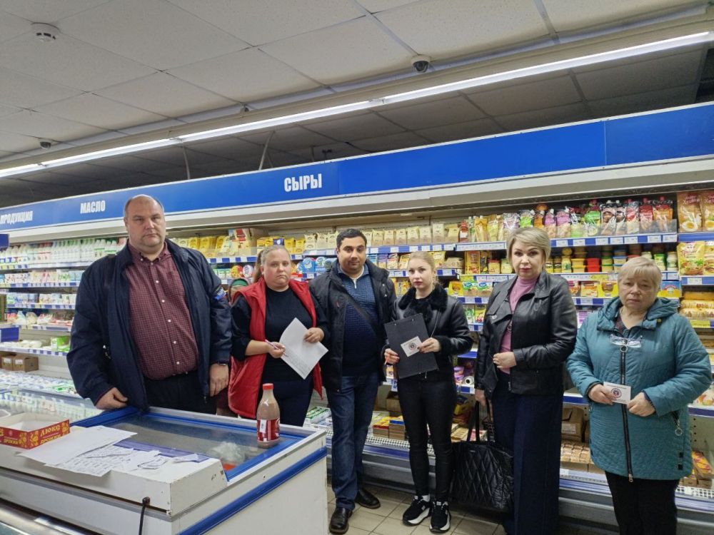 В Пролетарском внутригородском районе города Донецка прошел плановый рейд Народного контроля по соблюдению правил торговли и санитарных норм с участием депутата Донецкого городского совета Ирины Глыбовской, сотрудников ...