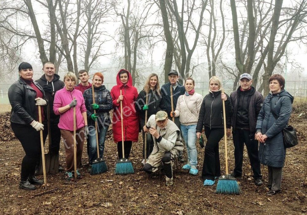 Несмотря на пасмурную погоду, в рамках еженедельной акции «Чистый четверг» партийного проекта Единой России «Городская среда», сотрудники управления по физической культуре и спорту, а также учреждений культуры, образования и...