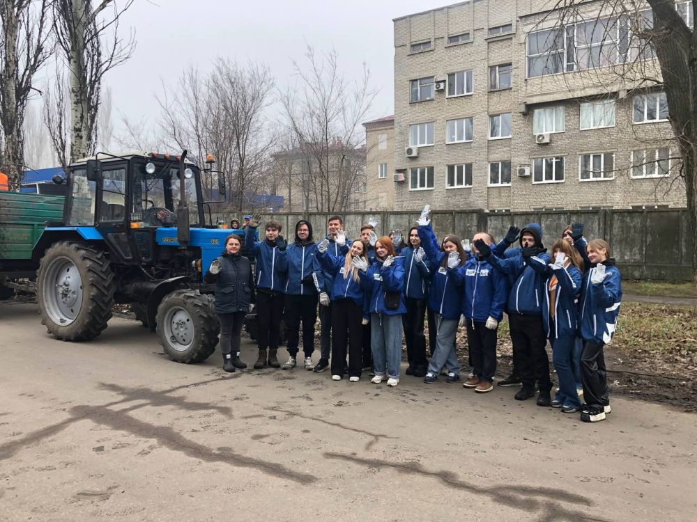 Елена Синецкая: Сегодня, 27 марта, в рамках проекта «Городская среда», реализуемого Всероссийской Политической Партией «Единая Россия», сотрудники Управы Калининского внутригородского района Администрации городского округа...