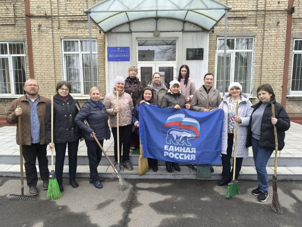 Юрий Будрин: К субботнику присоединились сотрудники общеобразовательных учреждений Кировского района