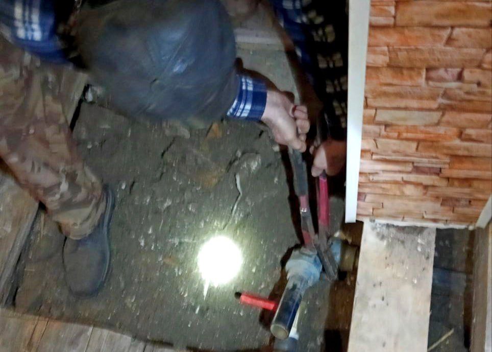 Иван Адамец: Сотрудники МУП АГД «УК Куйбышевского района» ежедневно выполняют различные задачи: от устранения аварийных ситуаций до работ по благоустройству придомовых территорий