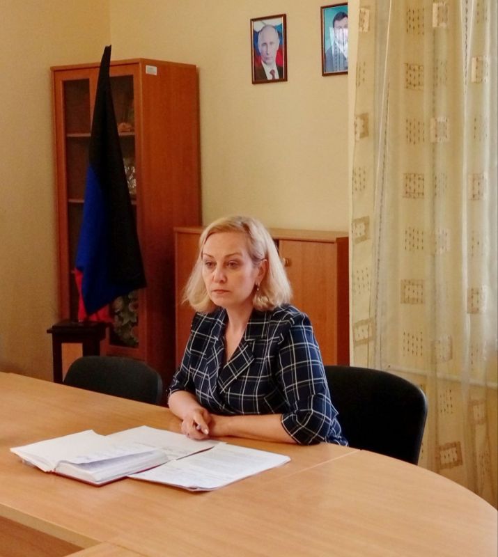 Наталья Бегуненко: Сегодня, 31 марта, руководитель Управы Петровского внутригородского района Администрации городского округа Донецк Наталья Ивановна Бегуненко провела еженедельный прием граждан