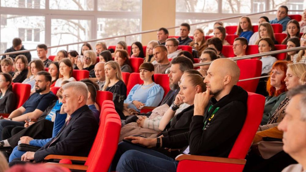 Министр молодежной политики ДНР принял участие в заседании Наблюдательного совета Донецкого регионального отделения Российского общества «Знание»