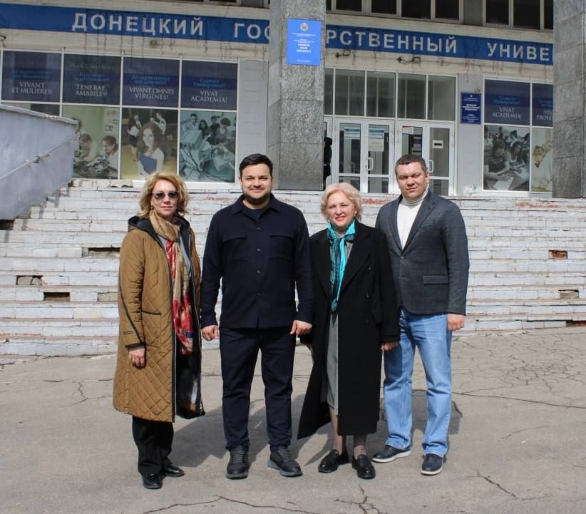 Вице-премьер Лариса Толстыкина вместе с замминистра науки и высшего образования РФ Айратом Гатиятовым посетили Вузы ДНР