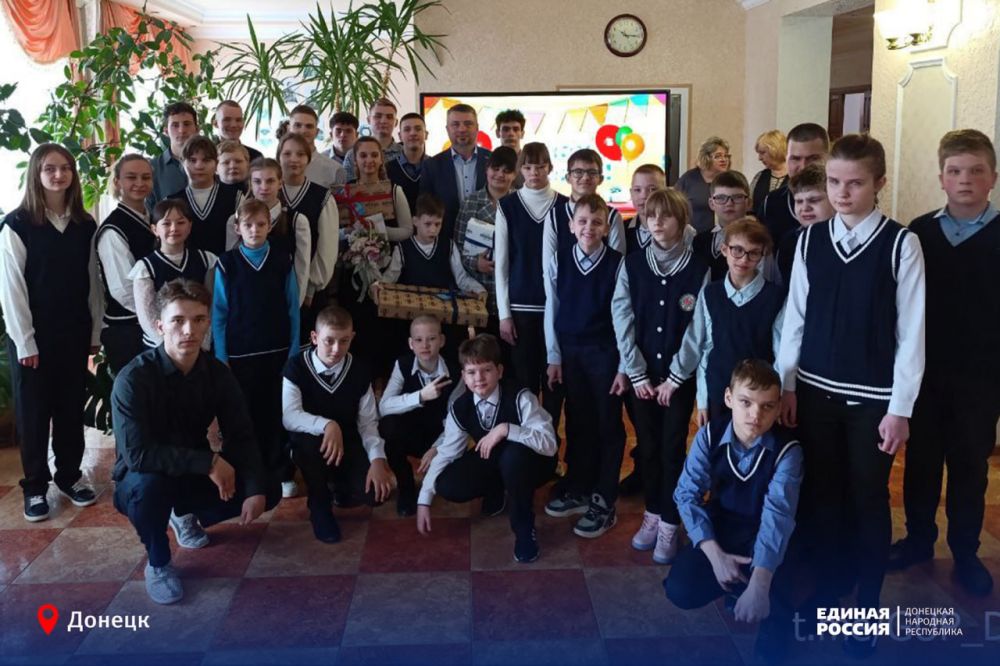 Праздничные подарки и тёплые улыбки