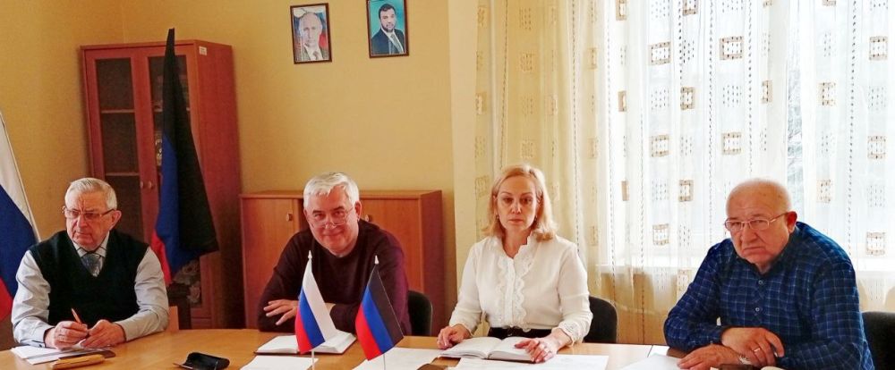 Наталья Бегуненко: Сегодня, 2 апреля, руководитель Управы Петровского внутригородского района Администрации городского округа Донецк Бегуненко Наталья провела еженедельное аппаратное совещание