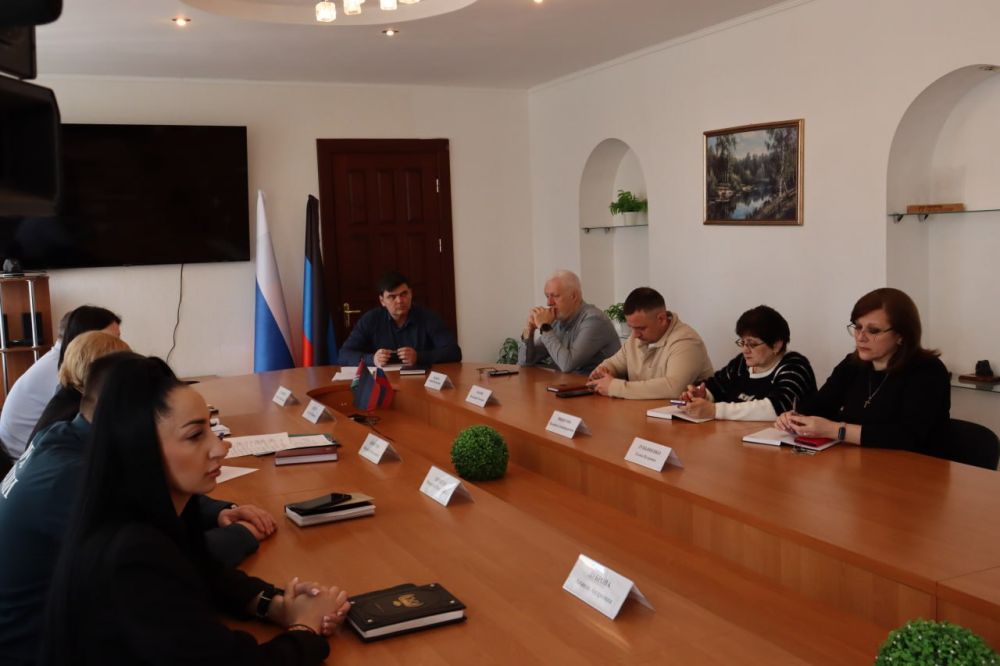 Андрей Бедило: На аппаратном совещании администрации городского округа Торез были заслушаны отчеты служб и отделов, даны протокольные поручения и поставлены новые задачи по улучшению работы