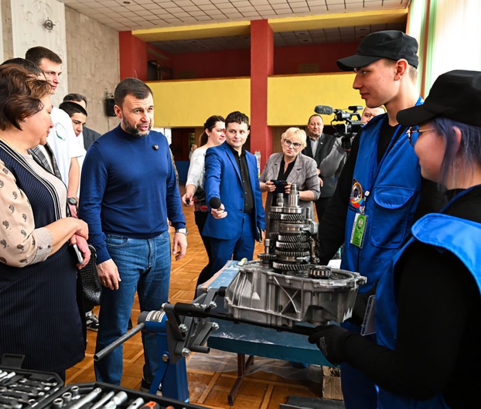 Денис Пушилин отметил достижения победителей чемпионатов по профессиональному мастерству