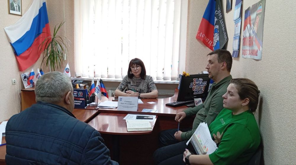 Елена Синецкая: Сегодня, 3 апреля, провела приём граждан в общественной приёмной Всероссийской политической партии «Единая Россия» Калининского внутригородского района города Донецка