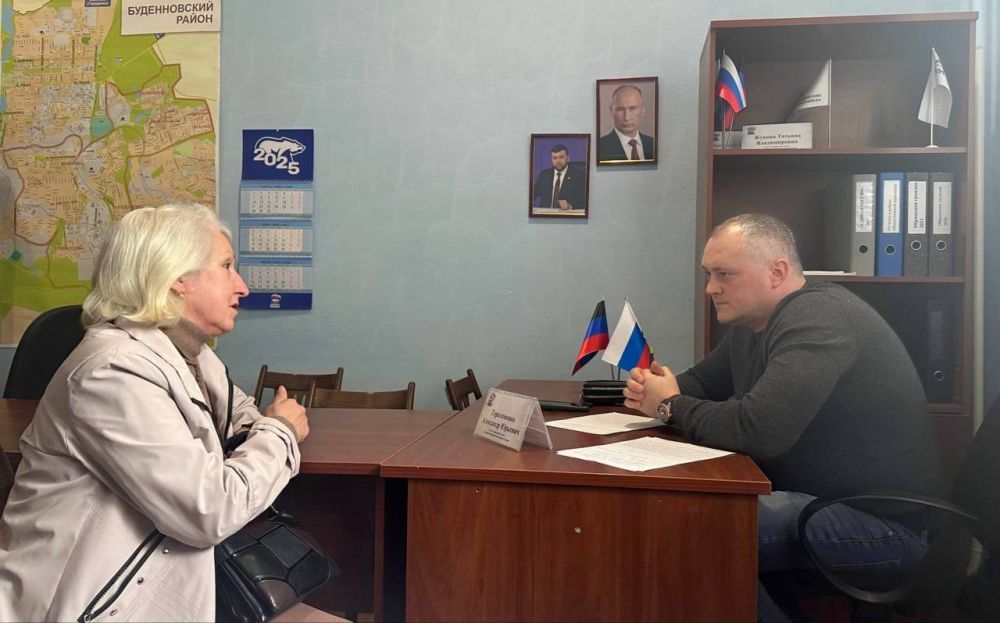 Михаил Меренков: Сегодня в общественной приемной Партии «Единая Россия» Буденновского района состоялся прием граждан, который провел депутат Донецкого городского совета Александр Герасименко