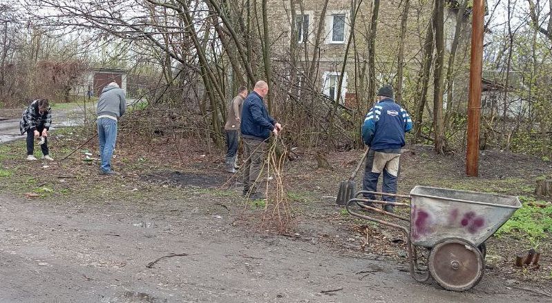 Наталья Бегуненко: Субботник жителей микрорайона "Шахта №29"