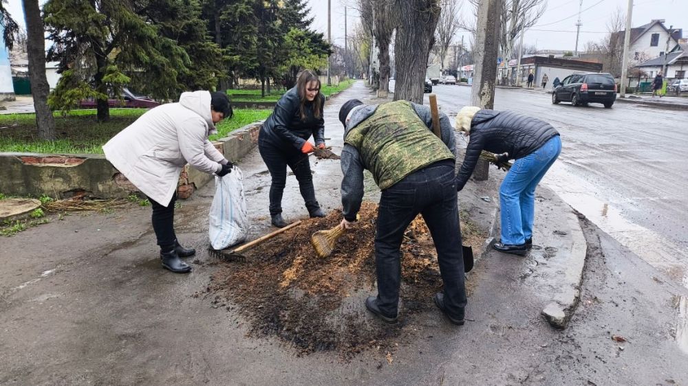 Наталья Бегуненко: Субботник сотрудников МБУ "Дворец культуры имени Г. И. Петровского"