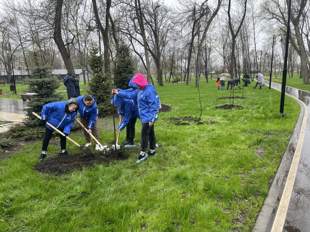 Елена Рязанцева: В Пролетарском районе прошёл общереспубликанский субботник в рамках проекта "Городская среда" Всероссийской политической партии "Единая Россия", проведения двухмесячника по благоустройству