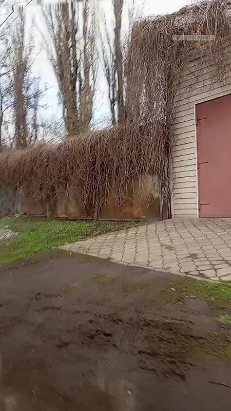 Не прошло и месяца: в Кировском районе Донецка из трубы снова бьет фонтан