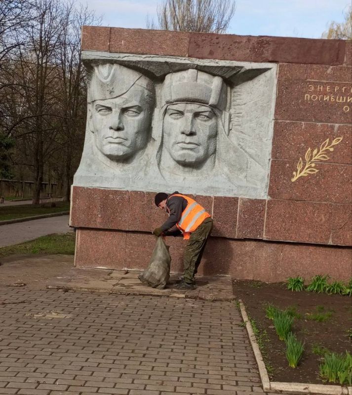Михаил Меренков: Трудовой день рабочих зелёного строительства Буденновского района 7 апреля на балансовых территориях