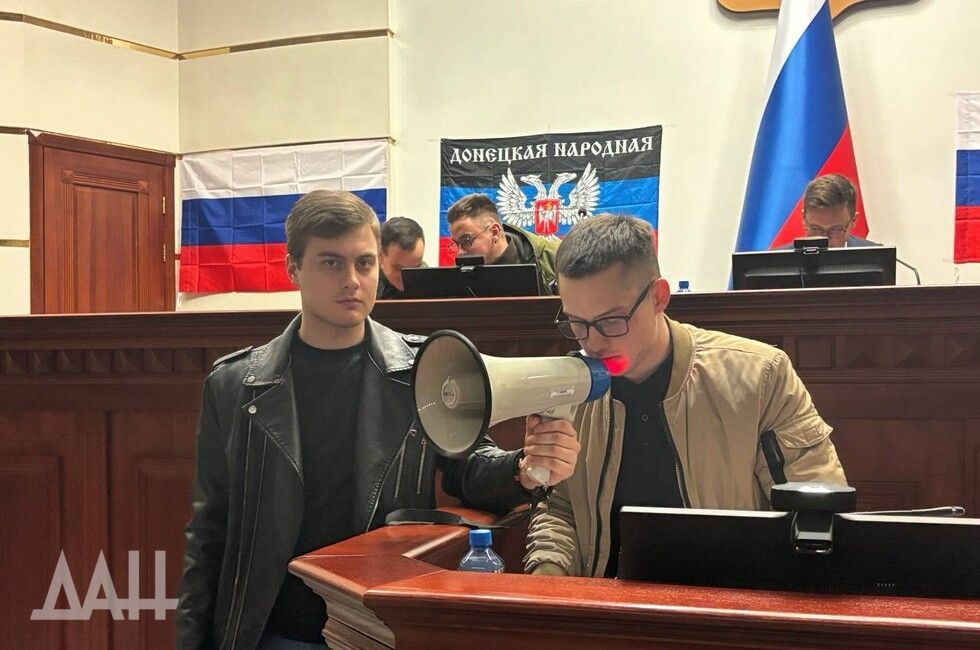 Против преступной власти. В Донецке воссоздали события 7 апреля 2014 года