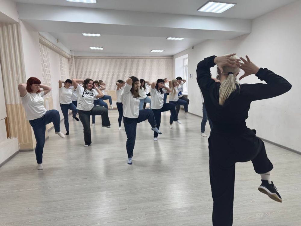 Елена Рязанцева: В рамках проведения марафона "Сила России", организованного Всероссийской политической партией "Единая Россия" , в Пролетарском районе прошла акция «На зарядку становись», приуроченная ко Всемирному дню...