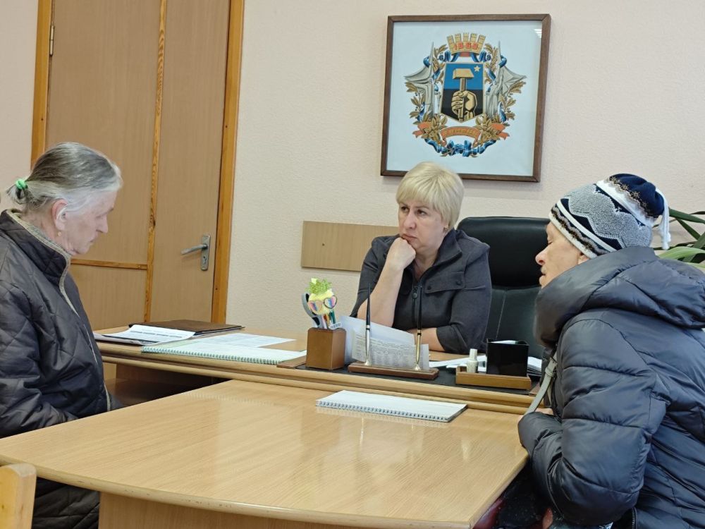 Сегодня, 7 апреля, руководитель Управы Пролетарского внутригородского район Администрации городского округа Донецк Елена Рязанцева провела личный прием граждан