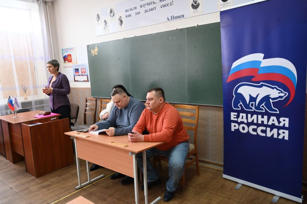 Руководитель Управы Куйбышевского внутригородского района Иван Адамец провел встречу с трудовым коллективом ГБОУ «Школа № 21 г.о. Донецк»