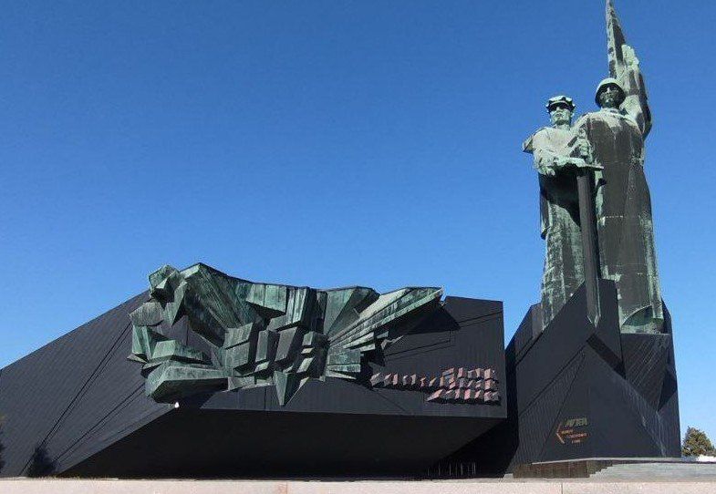 В преддверии празднования 80-й годовщины Победы в Великой Отечественной войне отдел туризма Департамента культуры администрации городского округа Донецк подготовил военно-исторический туристический маршрут «Помним и...