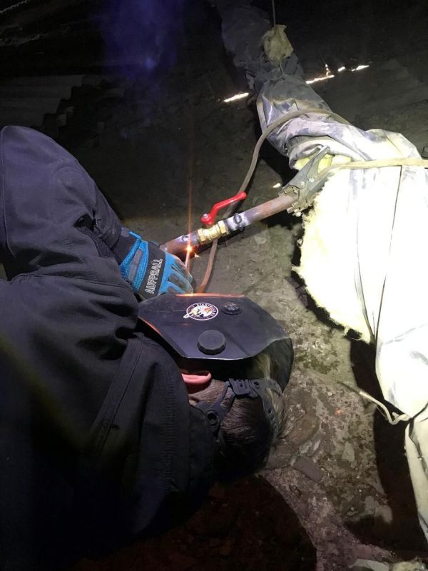 Сегодня, 9 апреля, сотрудниками подрядной организации шеф-региона г. Москва совместно с МУП АГД «Управляющая компания Ленинского района г. Донецка», выполнены ремонтные работы на аварийных участках по ул. Кирова, 34, ул....