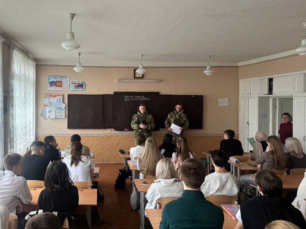 Полицейские провели профилактическую беседу со старшеклассниками