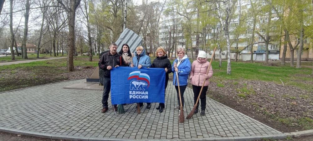 9 апреля Управа Киевского внутригородского района присоединилась к Федеральной акции Зелёный субботник, целью которой является улучшение экологической обстановки в районе путём уборки мусора, благоустройства территорий...
