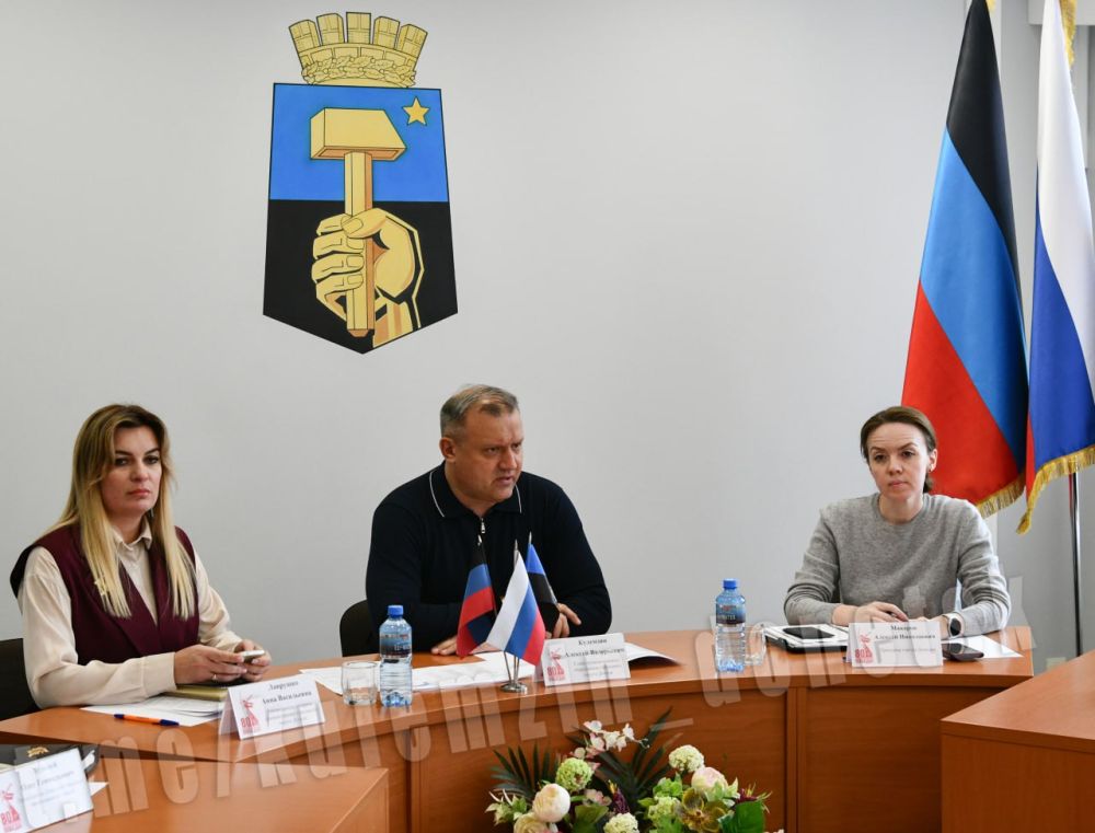 Алексей Кулемзин: В рамках подготовки к празднованию 80-й годовщины Победы провёл заседание организационного комитета, в котором приняли участие все силовые структуры и ведомства города