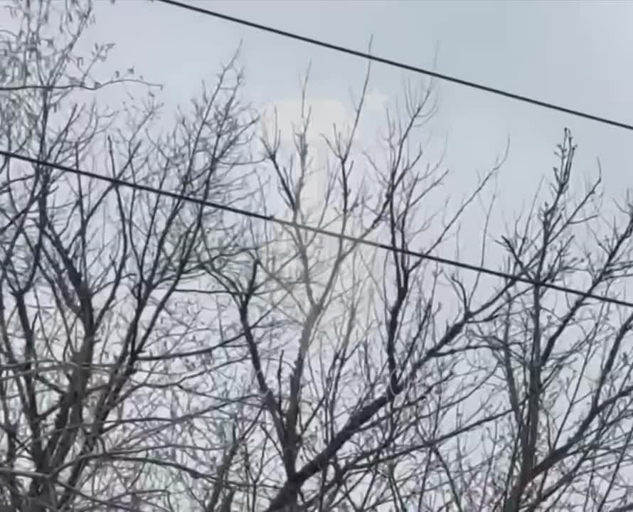 Снова Горловка!!!. Враг атаковал вышку сотовой связи «Феникс»!!! Также, в результате детонации ранее неразорвавшегося боеприпаса ВСУ в Куйбышевском районе Донецка по ул. Ленкоранской погибли два мальчика — подростка 2010 и...