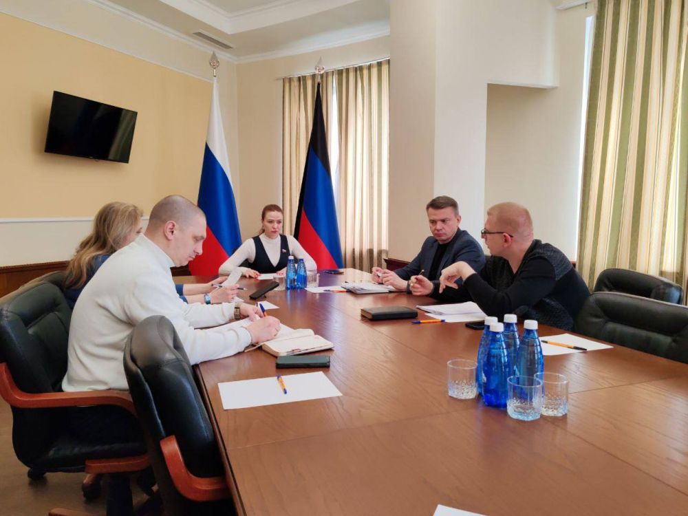 Наталья Никонорова: Вчера с коллегами из Администрации Главы ДНР, Правительства Республики и Народного Совета ДНР провели традиционное совещание по вопросам интеграции