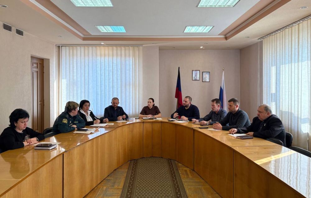 Сегодня, 9 апреля, Руководитель Управы Ленинского внутригородского района Администрации городского округа Донецк Татьяна Темникова провела расширенное аппаратное совещание