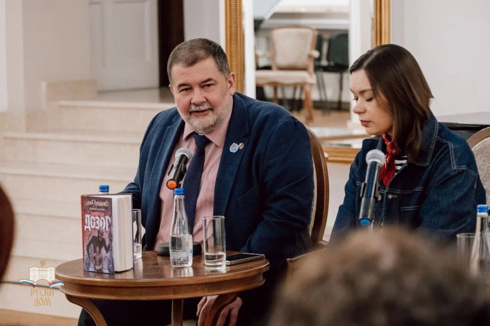 Встреча с писателем-фантастом Сергеем Лукьяненко и поэтессой Анной Ревякиной прошла в Русском Доме в Белграде