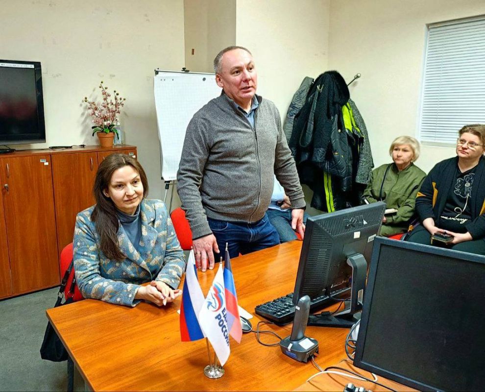 Сегодня состоялась встреча с трудовым коллективом общества с ограниченной ответственностью «Сигма Ленд», которую провел руководитель Управы Буденновского внутригородского района Администрации городского округа Донецк Михаил...