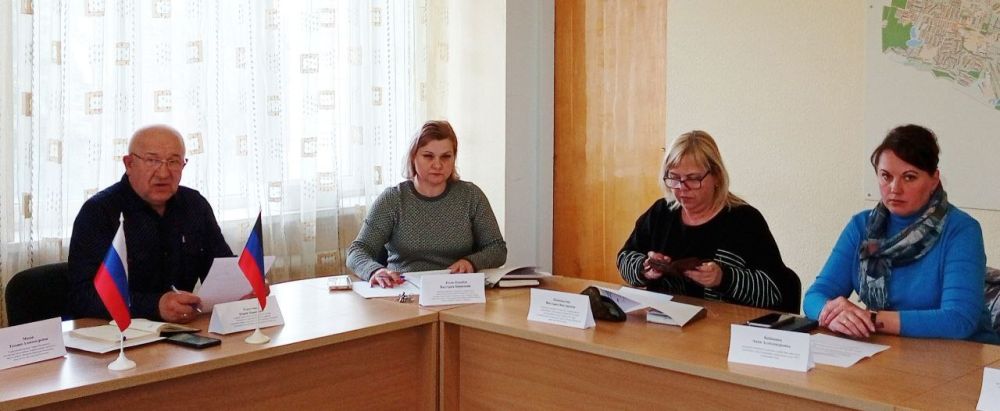 Наталья Бегуненко: 10 апреля в Управе Петровского внутригородского района Администрации городского округа Донецк прошло заседание Комиссии по делам несовершеннолетних и защите их прав