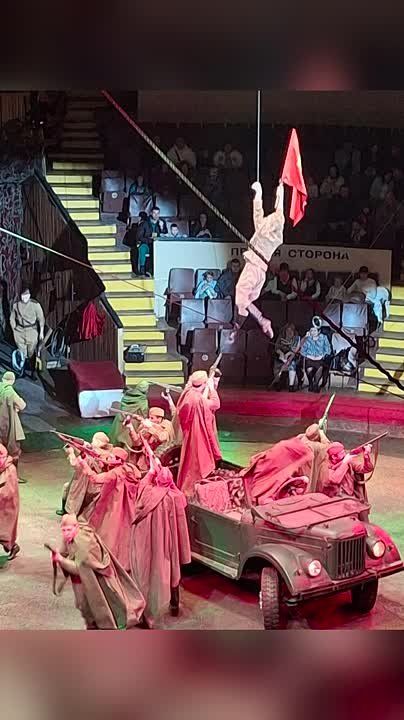 9 апреля Комитет семей воинов Отечества посетил вместе с семьями военнослужащих Донецкий цирк «КОСМОС», при поддержке РОСГОСЦИРКА с новой программой «ПАРАД ВЕЛИКОЙ ПОБЕДЫ»