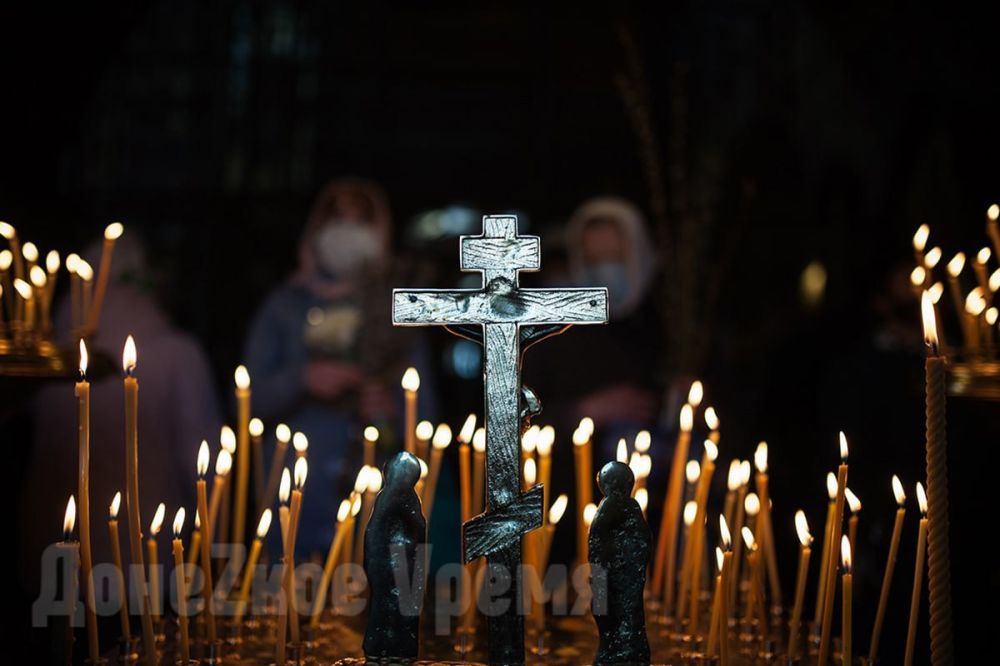 В списке их 16: власти Донецка рекомендуют ограничить посещение кладбищ в поминальные дни