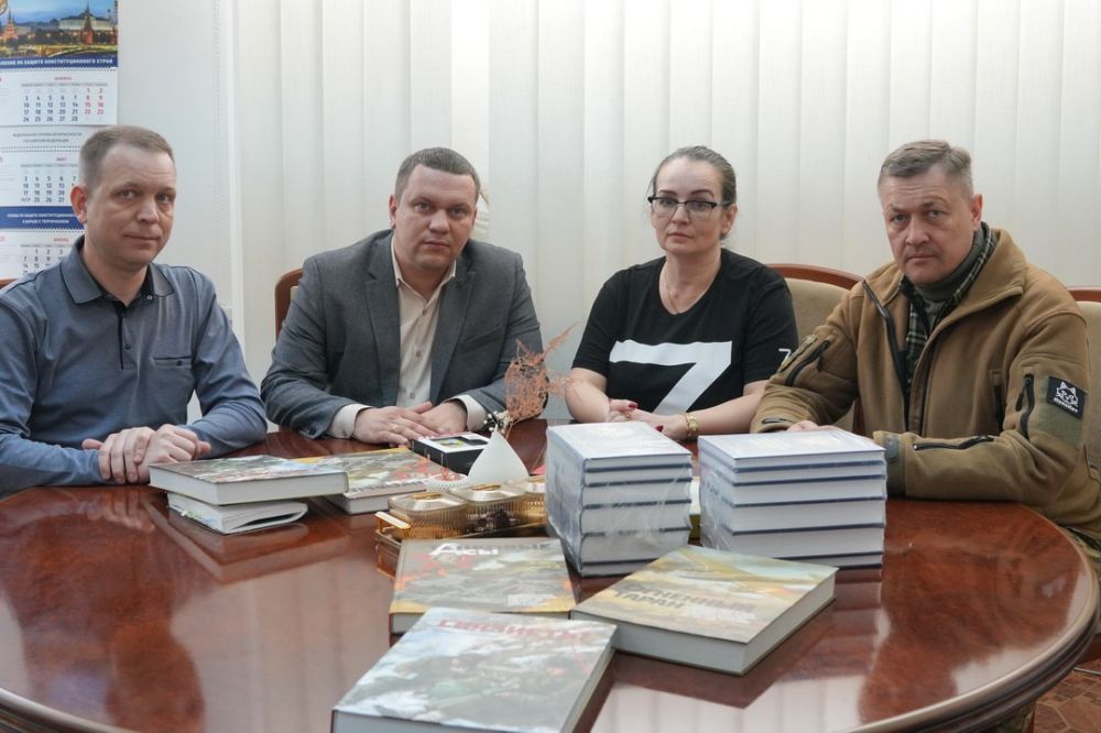 Олег Трофимов: Вместе со своим заместителем Виталием Пестрецовым встретился с Натальей Шевелевой – представителем старейшей Общероссийской общественной организации ветеранов «Российский Союз ветеранов» и Яном Гагиным –...