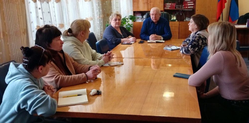 Наталья Бегуненко: Сегодня, 11 апреля, первый заместитель руководителя Управы Петровского внутригородского района Администрации городского округа Донецк Плахутин Юрий Иванович провел рабочее совещание с инспекторами отдела...