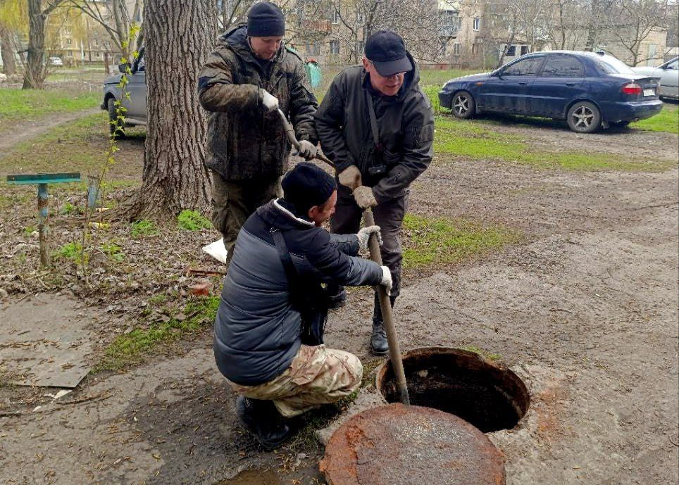 Иван Адамец: Сотрудники МУП АГД «УК Куйбышевского района» ежедневно выполняют различные задачи: от устранения аварийных ситуаций до работ по благоустройству придомовых территорий