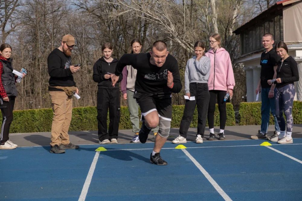 Теперь можно в космос: народные дружинники ДНР сдали спортивные нормативы космонавтов