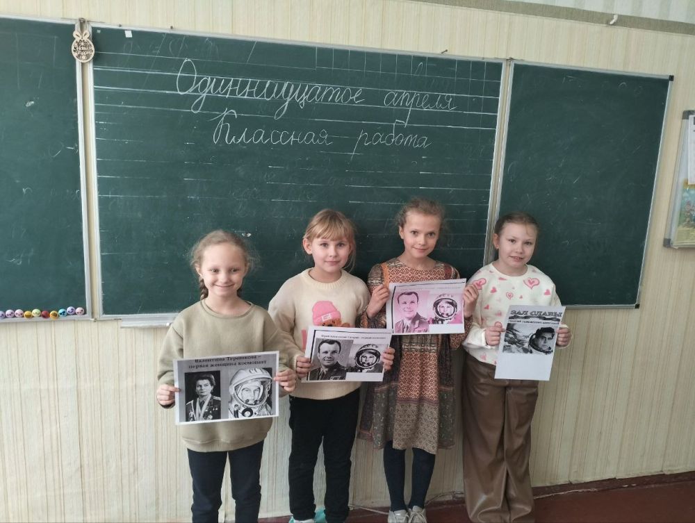 Дню космонавтике посвятили свои работы учащиеся донецкой школы №48