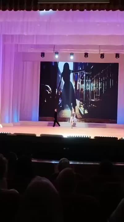 Майя Пирогова: Показ мод в Донецке.. Наверное я чего-то не понимаю, но пустые баклажки не зашли. Совсем не зашли. До тошноты