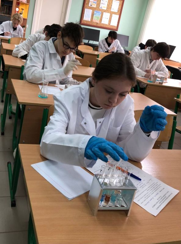 «Экспериментариум»: конкурс для юных химиков ДНР на финишной прямой